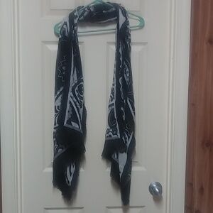 Vera Bradley Black & White  Soft Wool Scarf NWOT